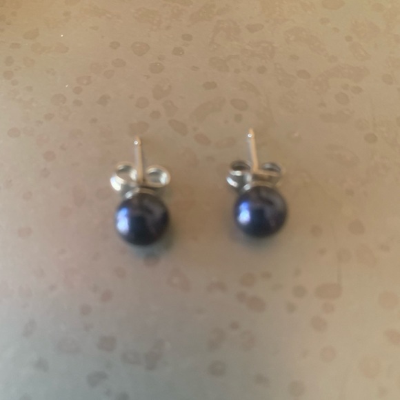 The Danbury Mint, NEW NEVER WORN, Cultured BLACK Pearl stud earrings. - Picture 2 of 6